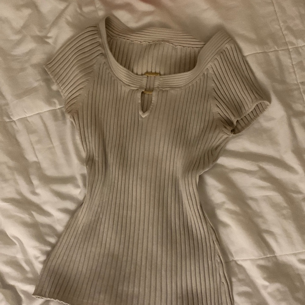 Crème colored top